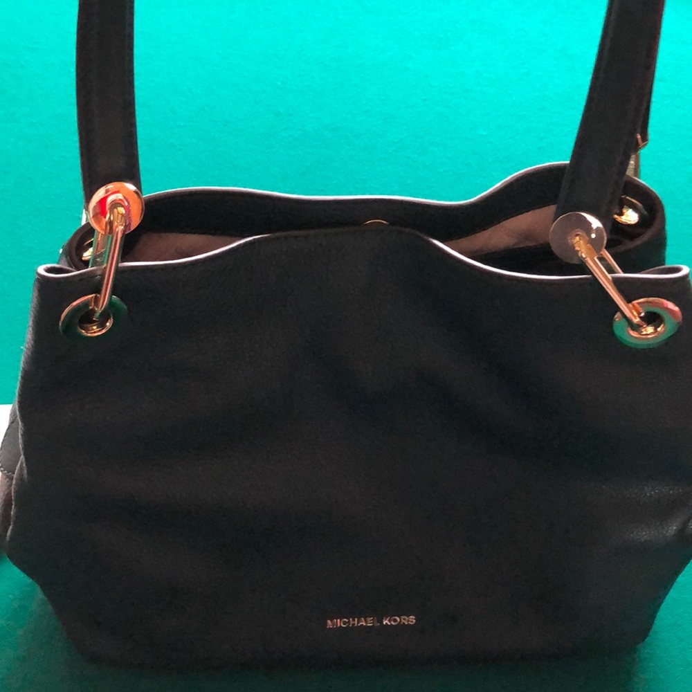Brand new with tag Michael kors bag 3 compartment